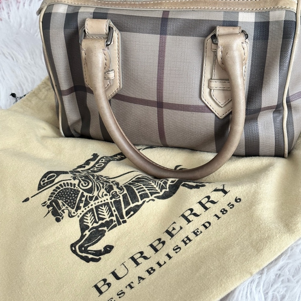 Designer shoes , bags and trench coat - Picture 4 of 15